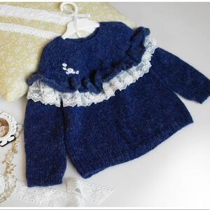 𝅺knitted vintage jumper with lace and embroidery